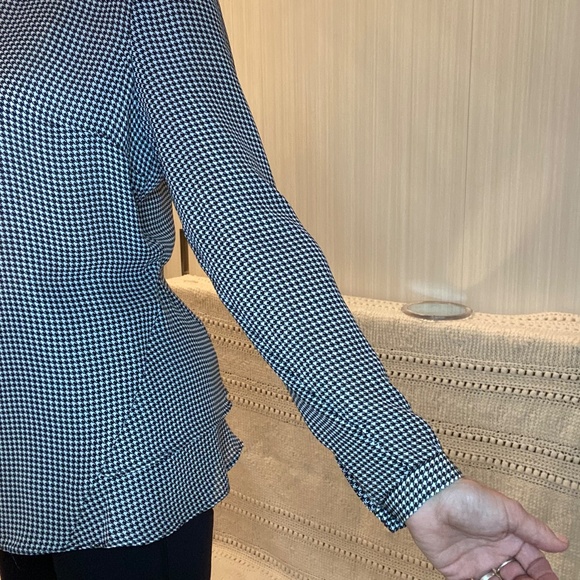 Banana Republic Black/White Houndstooth Blouse with Side Flounce Detail, Size S - Picture 6 of 6